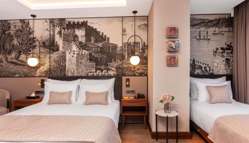 Superior Room with One Queen Bed and One Single Bed