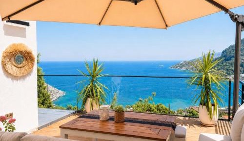 One-Bedroom Apartment with Bay View
