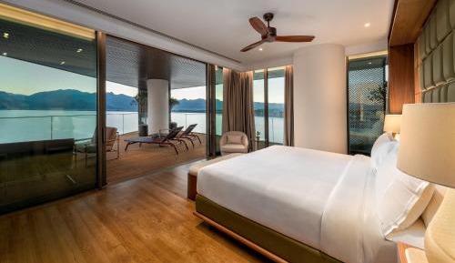 Superior King Suite
