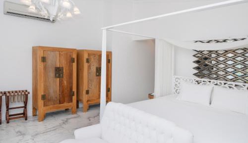 Honeymoon Suite