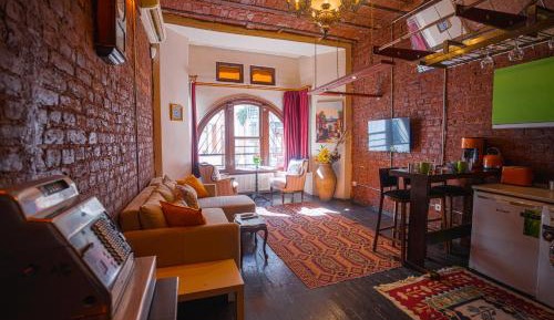 One-Bedroom Apartment with City View