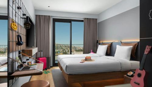 Moxy Twin Room with City View
