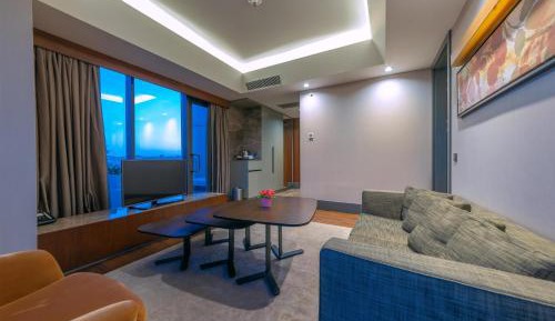 One-Bedroom King Suite