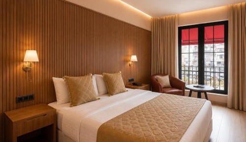 Deluxe Double or Twin Room with City View