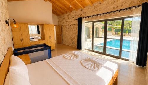 Villa with Garden View