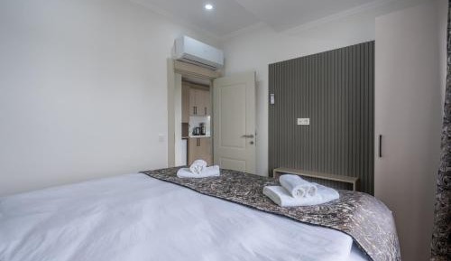 Suite with Pool View