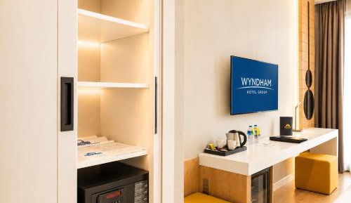 Accessible Corner Room