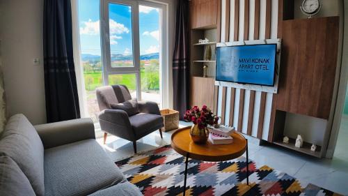 Deluxe Double Room (2 Adults + 1 Child)