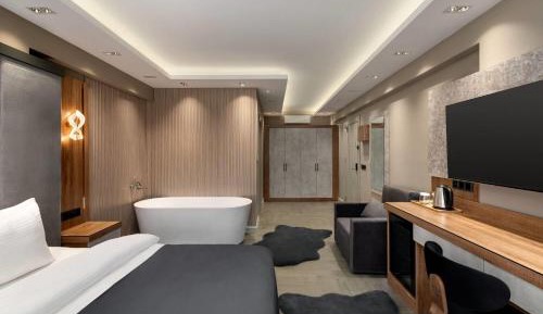 Deluxe King Room
