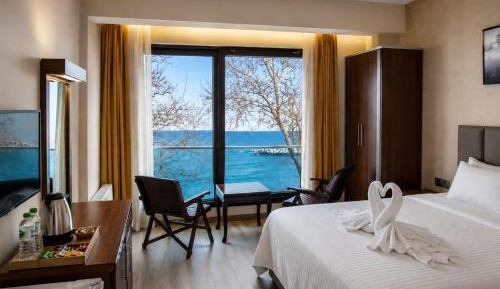 Deluxe Triple Room with Sea View