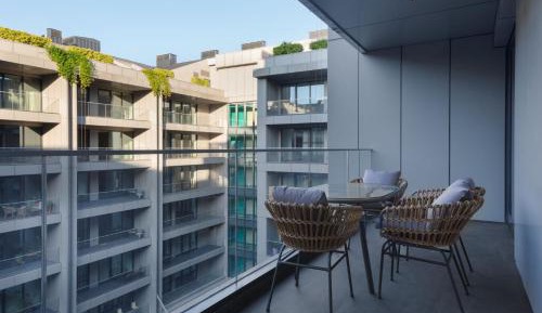 Junior Suite, 1 King, Courtyard view, Terrace