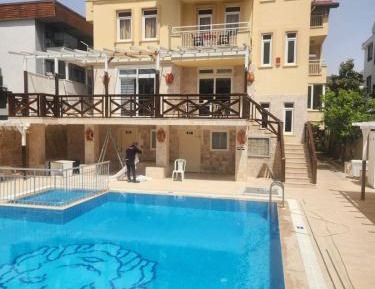 Apartment with Pool View 