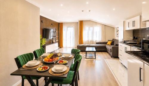 Deluxe Two-Bedroom Apartment with Garden View
