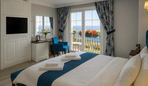 Deluxe Double Room with Balcony and Sea View