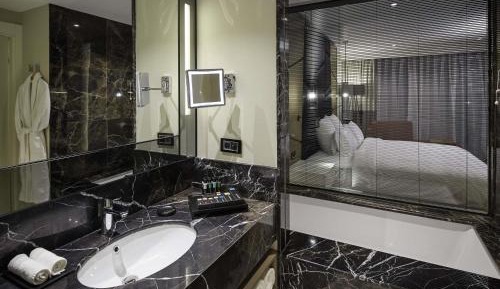 Deluxe Room with King Bed - City View