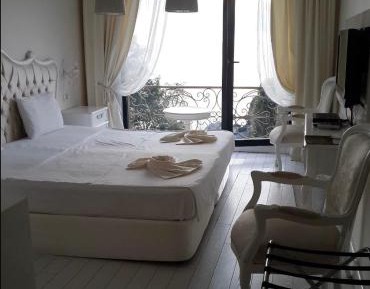 Honeymoon Suite