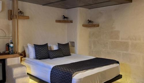 Double Cave Room - Entrance Floor 