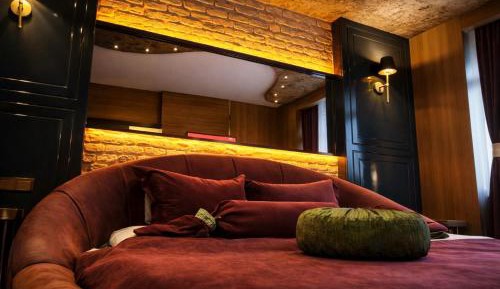 Deluxe King Suite