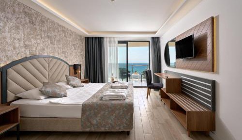 Double Room with Balcony and Sea View