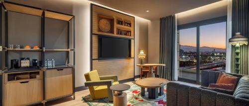 One-Bedroom King Suite