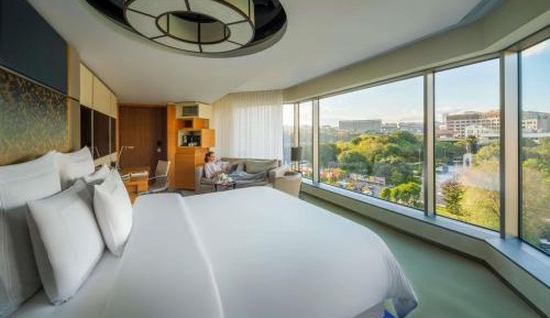 Corner Room with Garden View