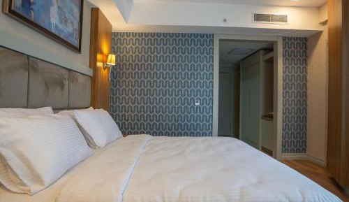 Trendy Room with Queen Size Bed