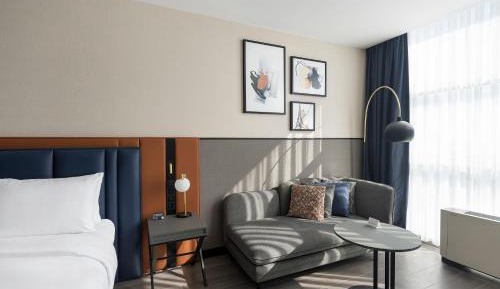 Standard Queen Room with City View
