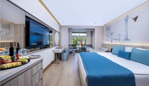 Swim-up Room