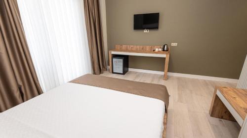 Deluxe Double Room with Balcony and Sea View