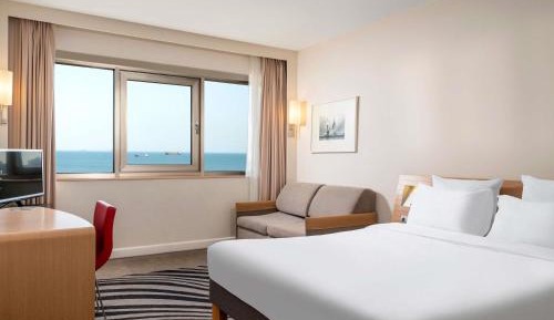 Standard Room With Queen Size Bed And Sofa