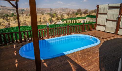 Deluxe Room (1 adult + 2 children)