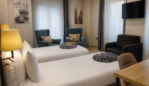 Deluxe Adjoining Family Suite with 2 Bathrooms with Turkish Hammam Sinks