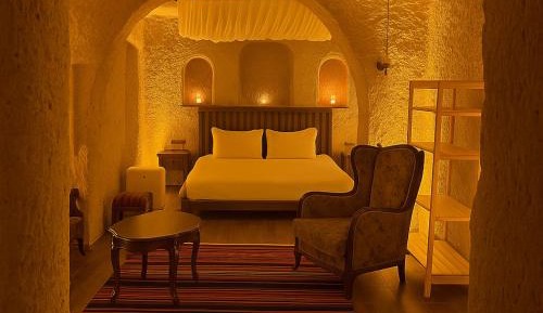 Deluxe Queen Suite