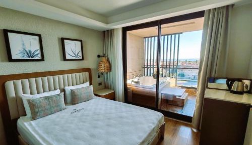 Queen Room with Spa Bath