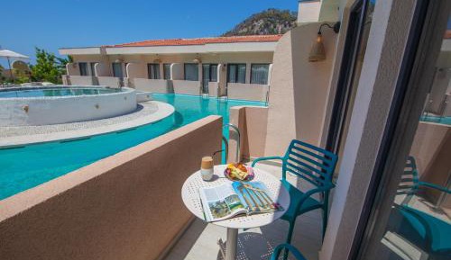 Deluxe Double or Twin Room with Pool Access