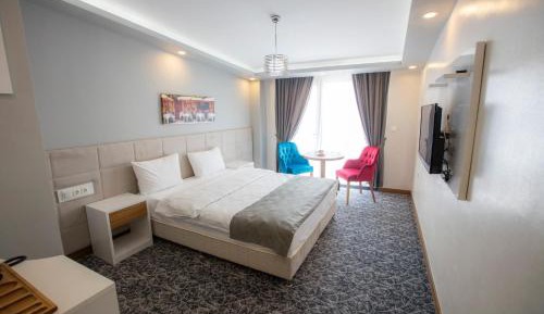 Deluxe Family Suite with Balcony