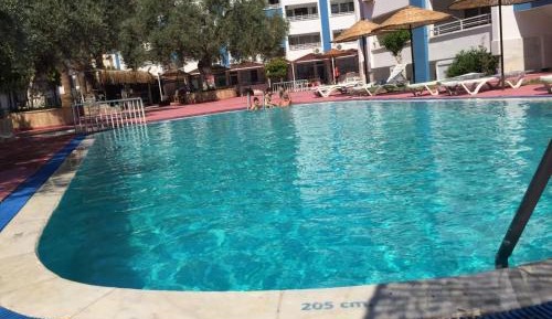 Apartment with Pool View 