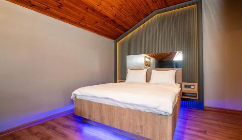 Deluxe Suite with Spa Bath