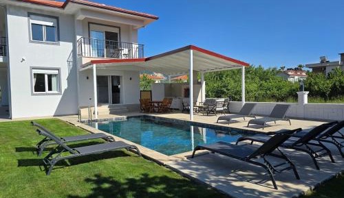 Villa with Garden View