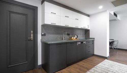 One-Bedroom King Suite with Kitchen and Garden View - Non-Smoking