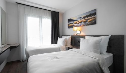 One-Bedroom Suite with Two Single Beds and Kitchen - Valley View/Non-Smoking