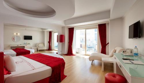 Deluxe Double Room with Balcony and Sea View