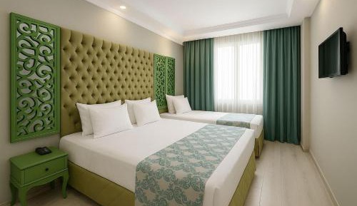 Deluxe Family Room