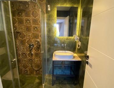 King Room with Spa Bath