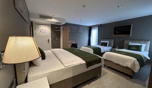 Deluxe Family Room