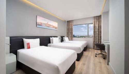 Standard Triple Room with City View