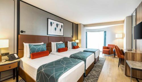 Deluxe Triple Partial Sea View Room