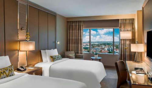 Executive Twin Room with City View and Club Lounge Access