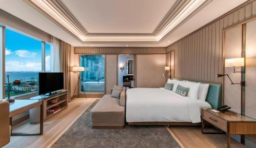 Presidential Suite, Club lounge access, 1 King, Sea view