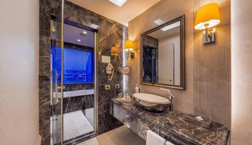 King Suite with Jetted Tub - Smoking